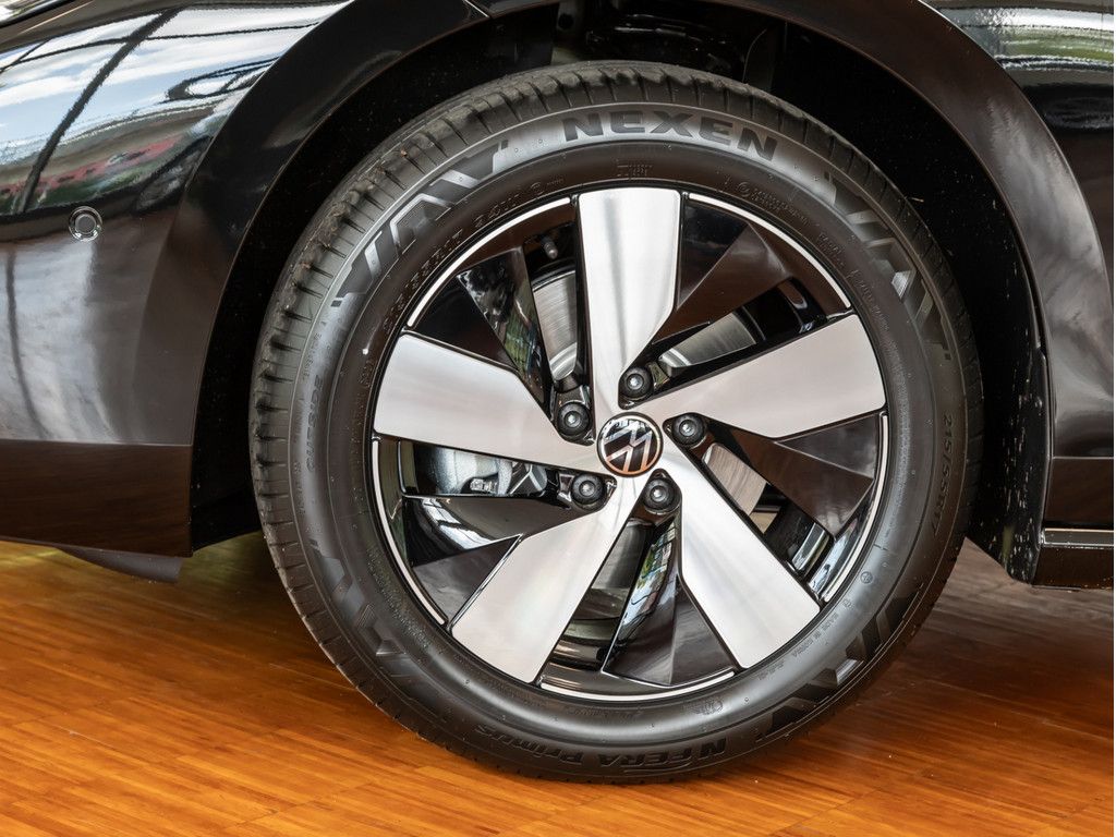 Volkswagen Passat 2026 г. Чёрный, пробег 6095 км