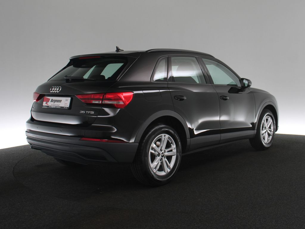 Audi Q3 2023 г. Чёрный, пробег 48944 км