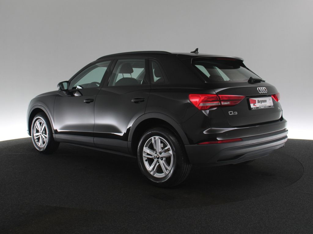 Audi Q3 2023 г. Чёрный, пробег 48944 км