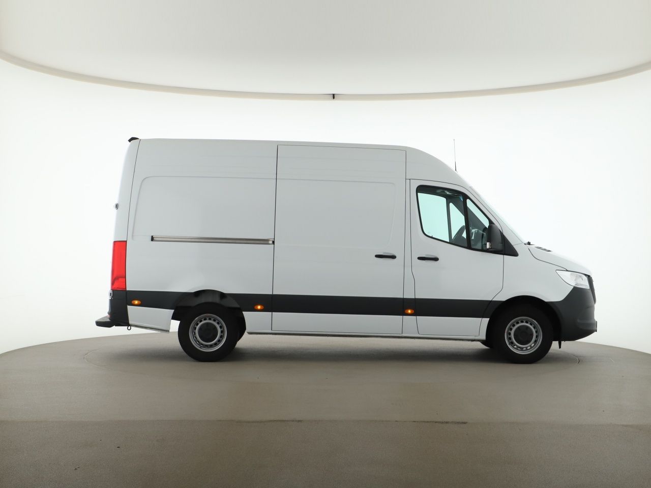 Mercedes-Benz SPRINTER 2025 г. Белый, пробег 30300 км
