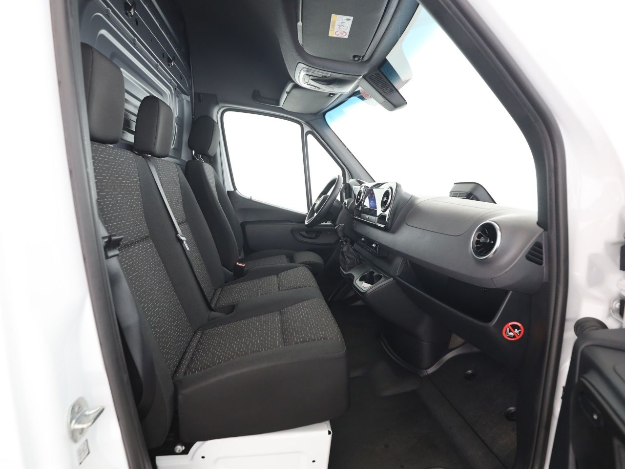 Mercedes-Benz SPRINTER 2025 г. Белый, пробег 30300 км