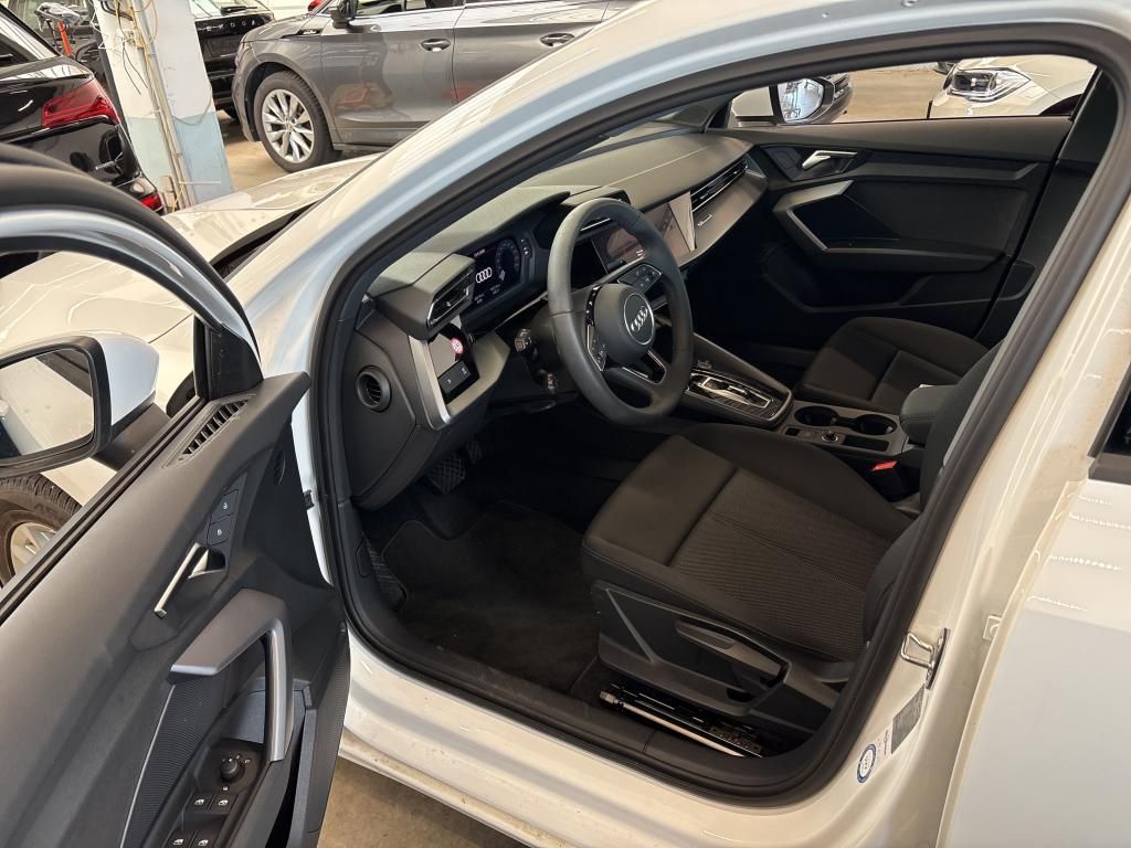 Audi A3 2024 г. Белый, пробег 42216 км