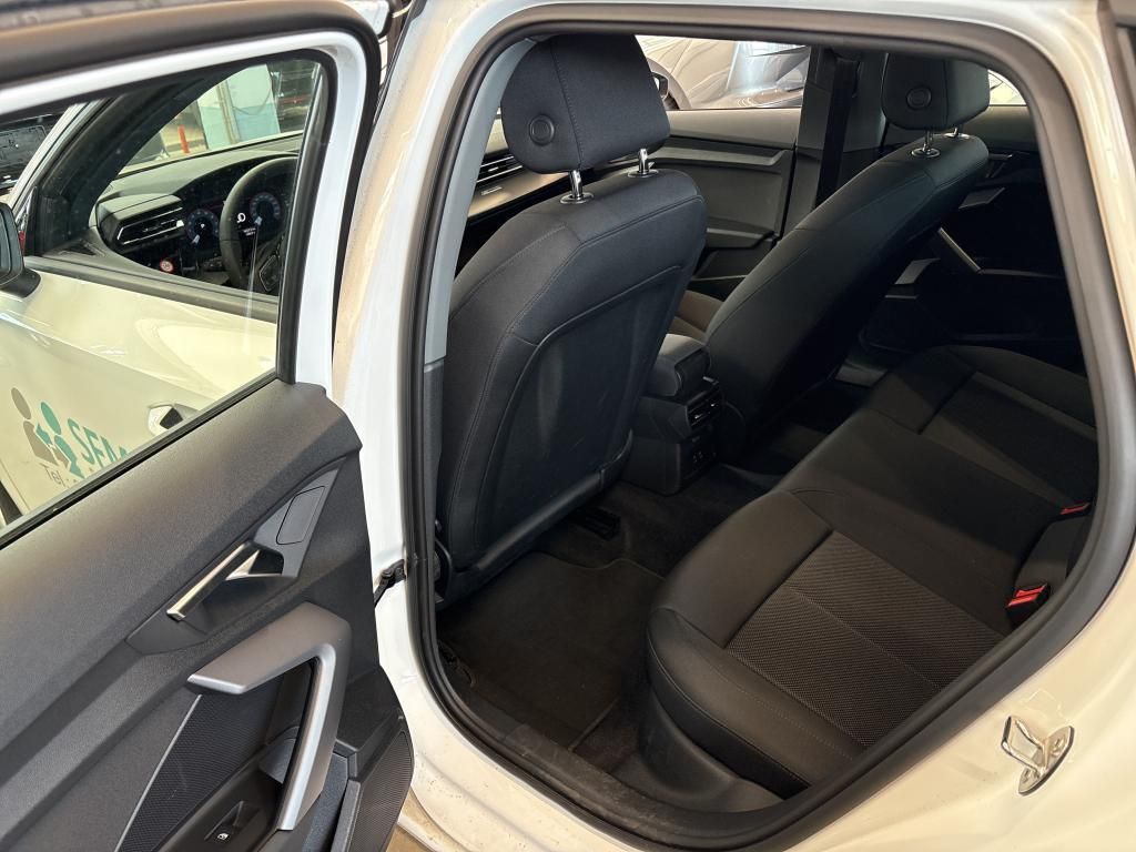 Audi A3 2024 г. Белый, пробег 42216 км