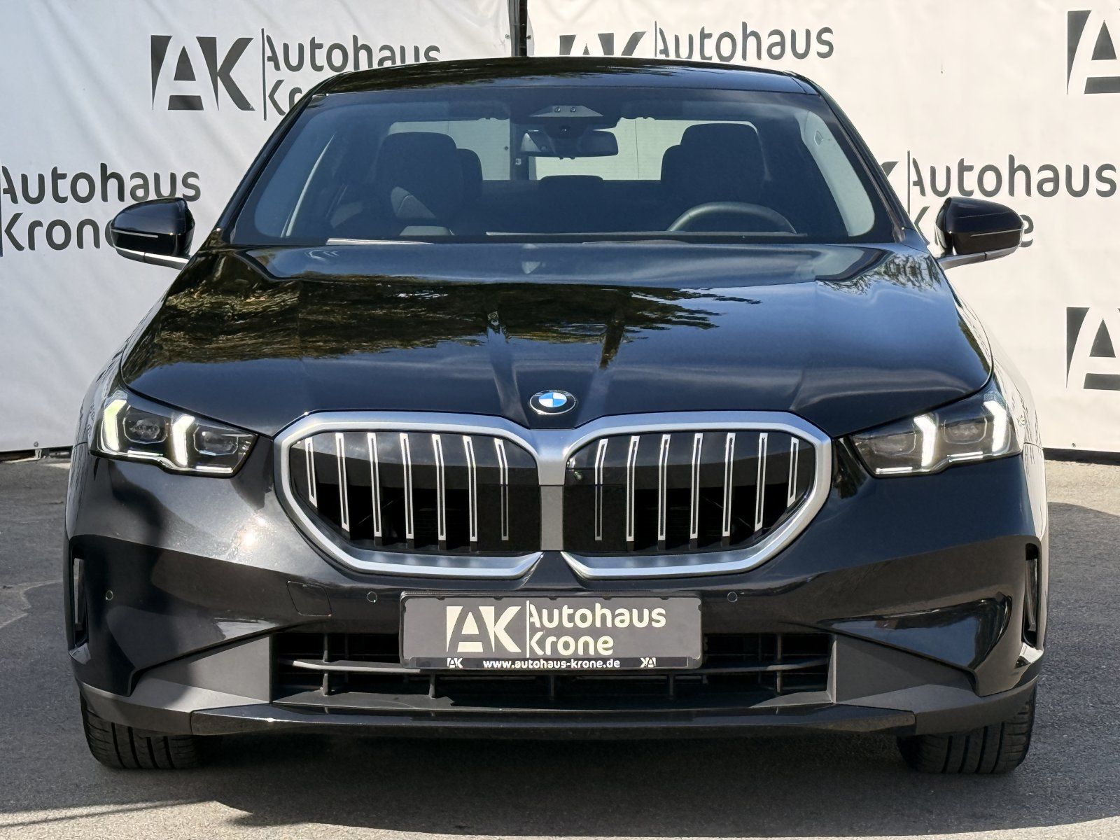 BMW 520 2024 г. Чёрный, пробег 32426 км