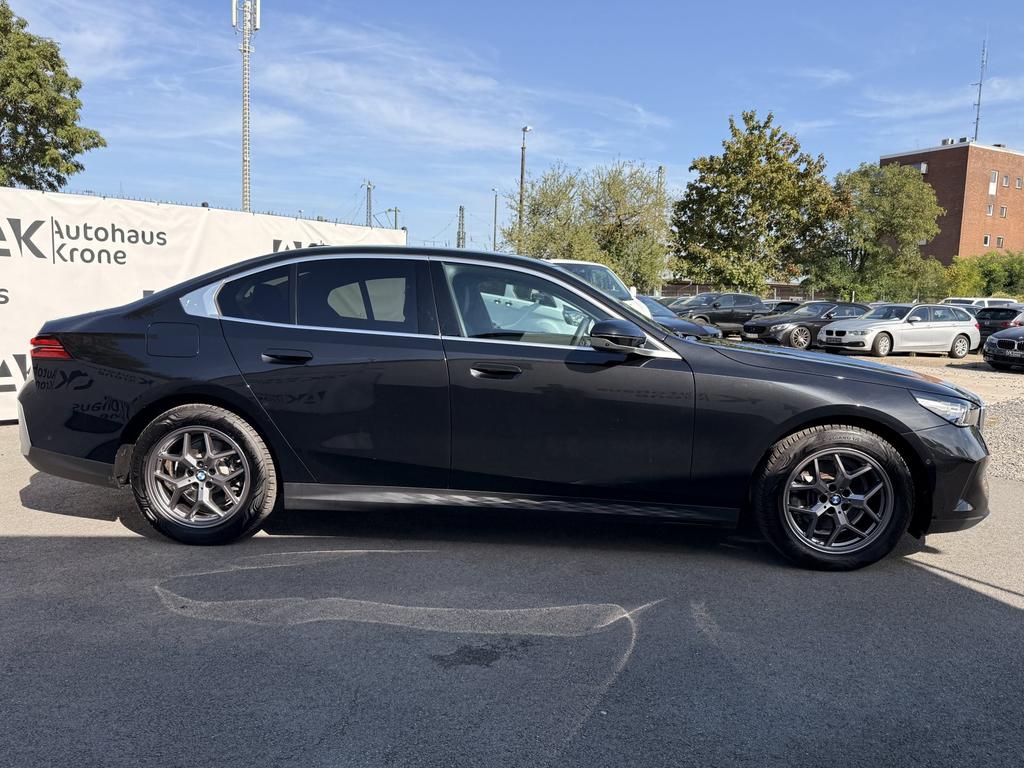 BMW 520 2024 г. Чёрный, пробег 32426 км