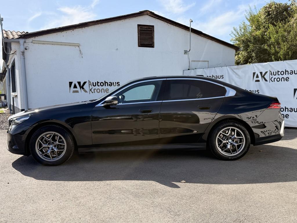 BMW 520 2024 г. Чёрный, пробег 32426 км