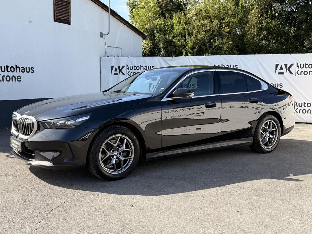 BMW 520 2024 г. Чёрный, пробег 32426 км