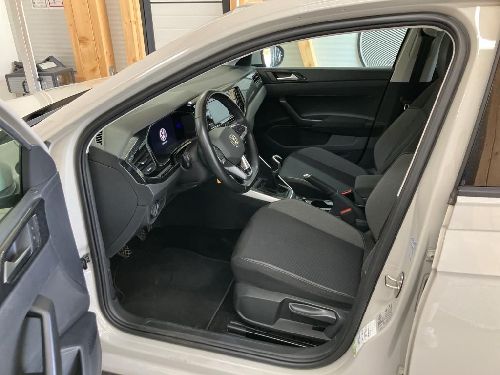 Volkswagen Taigo 2022 г. Серый, пробег 40535 км