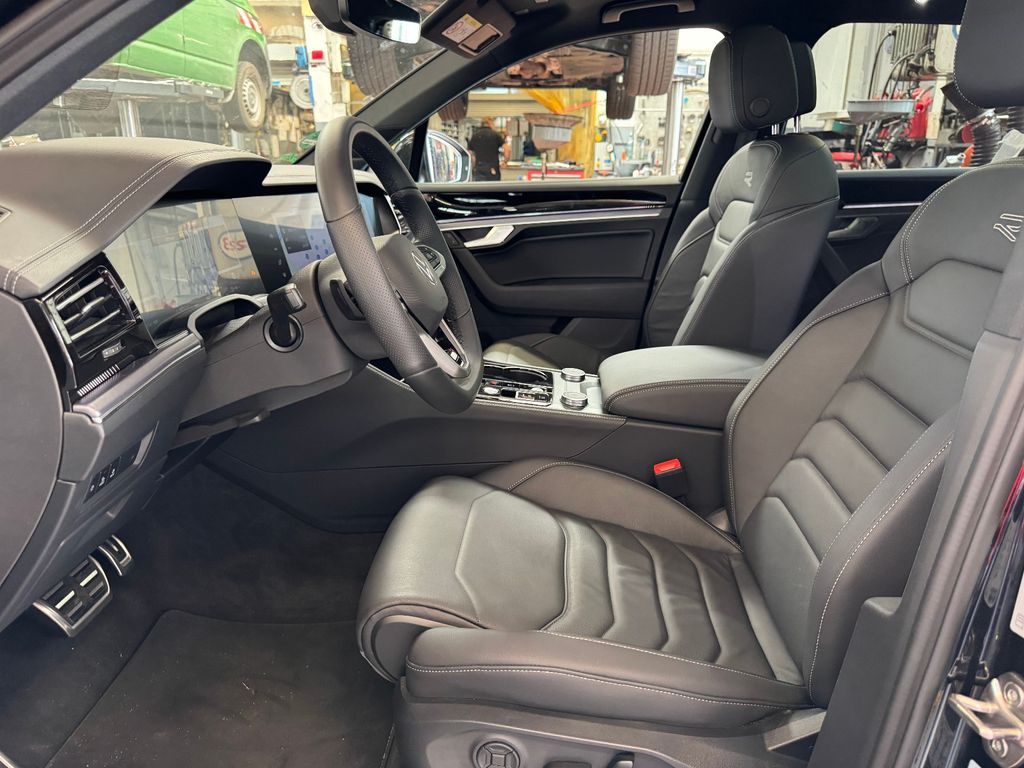 Volkswagen Touareg 2025 г. Чёрный, пробег 6679 км