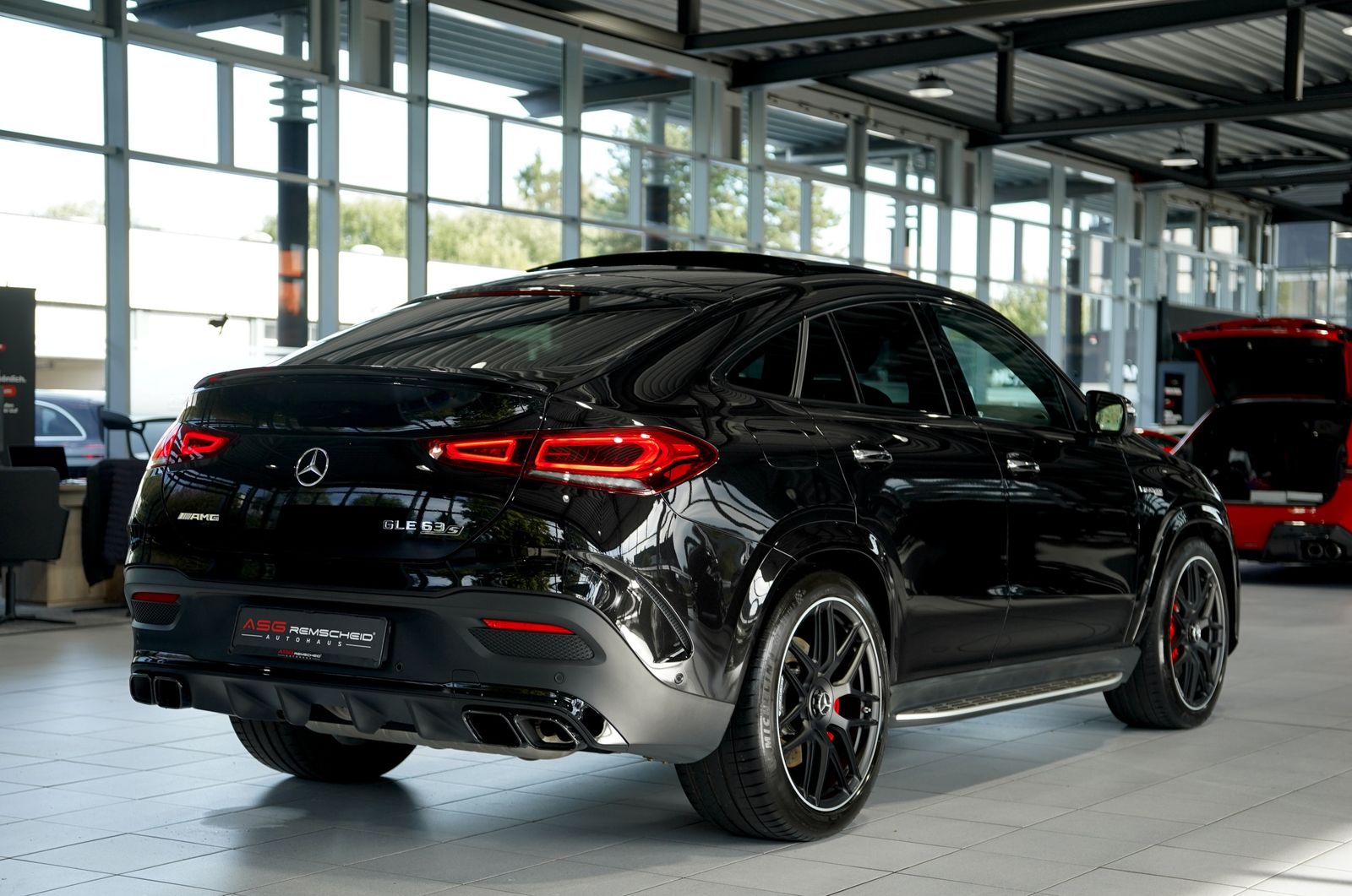 Mercedes-Benz GLE 63 AMG 2022 г. Чёрный, пробег 33000 км