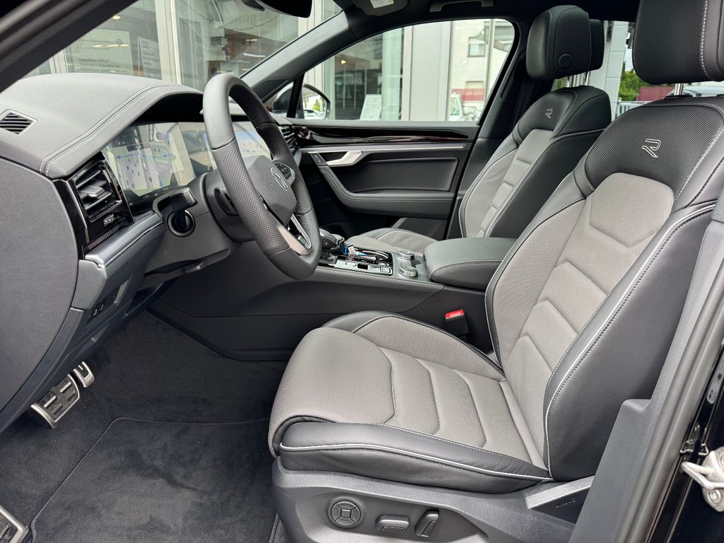 Volkswagen Touareg 2026 г. Чёрный, пробег 150 км