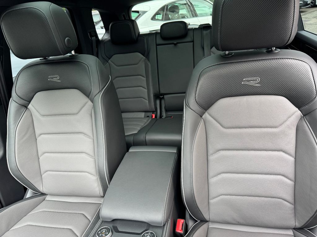Volkswagen Touareg 2026 г. Чёрный, пробег 150 км