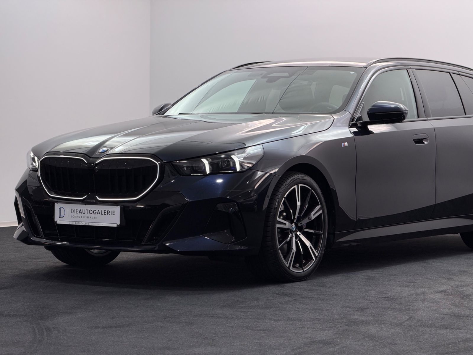 BMW 520 2024 г. Чёрный, пробег 55695 км