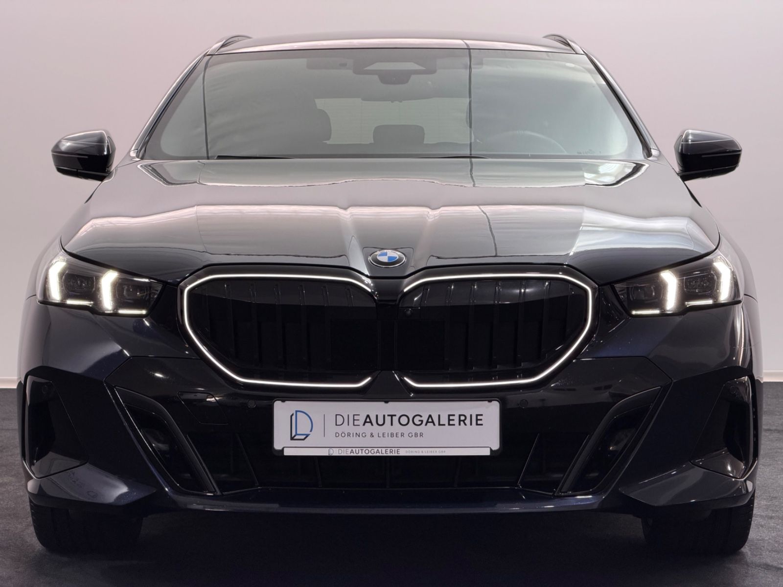 BMW 520 2024 г. Чёрный, пробег 55695 км
