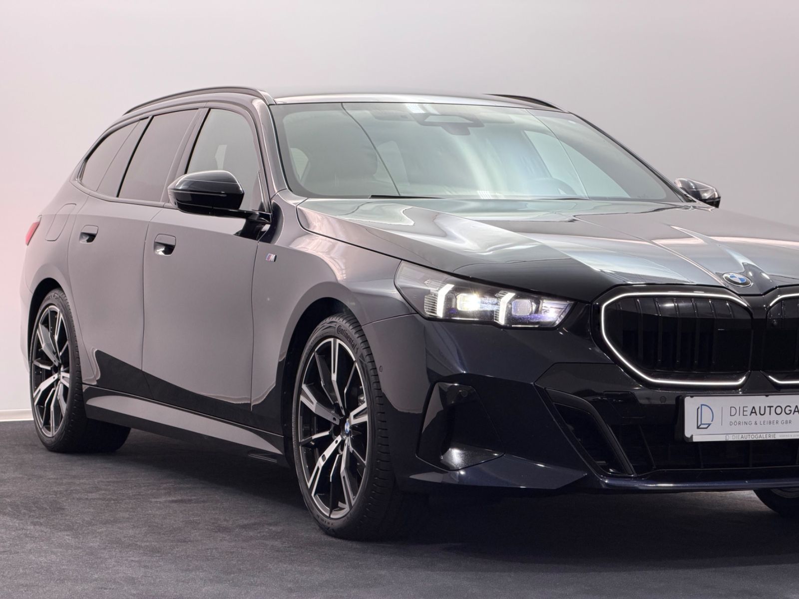 BMW 520 2024 г. Чёрный, пробег 55695 км