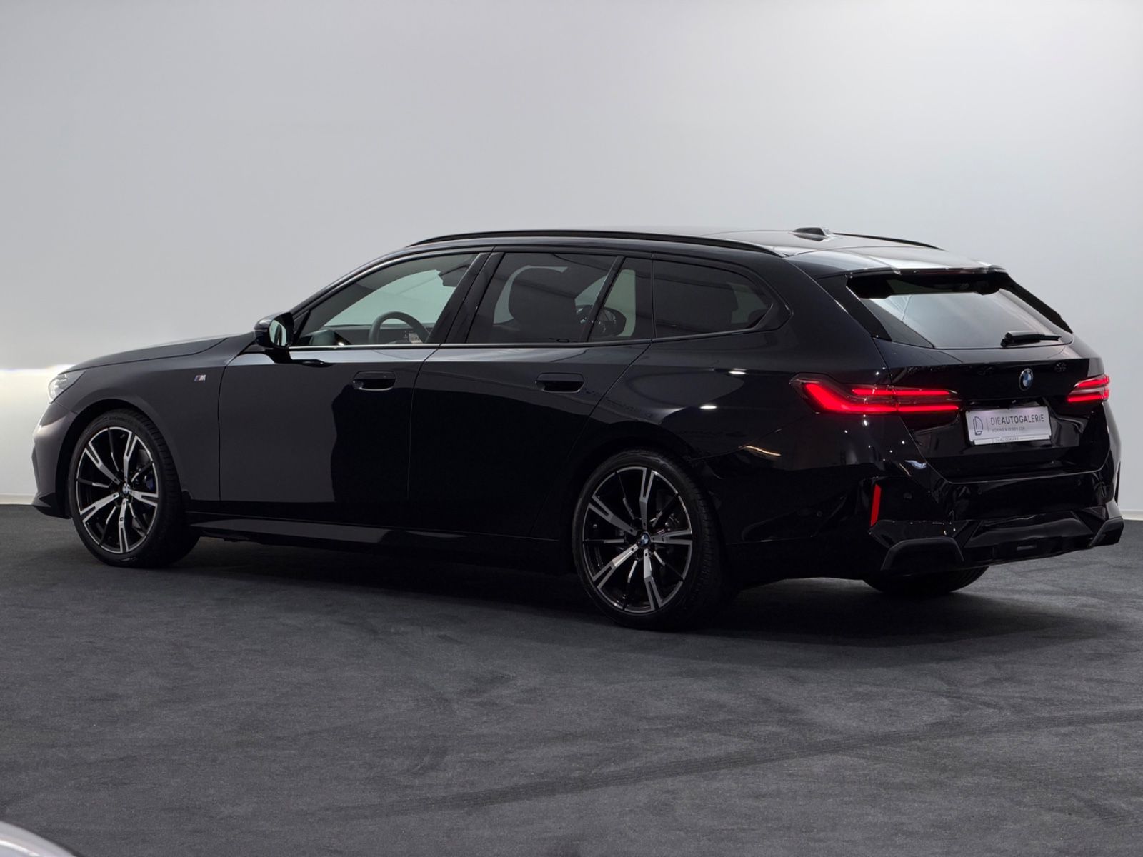 BMW 520 2024 г. Чёрный, пробег 55695 км