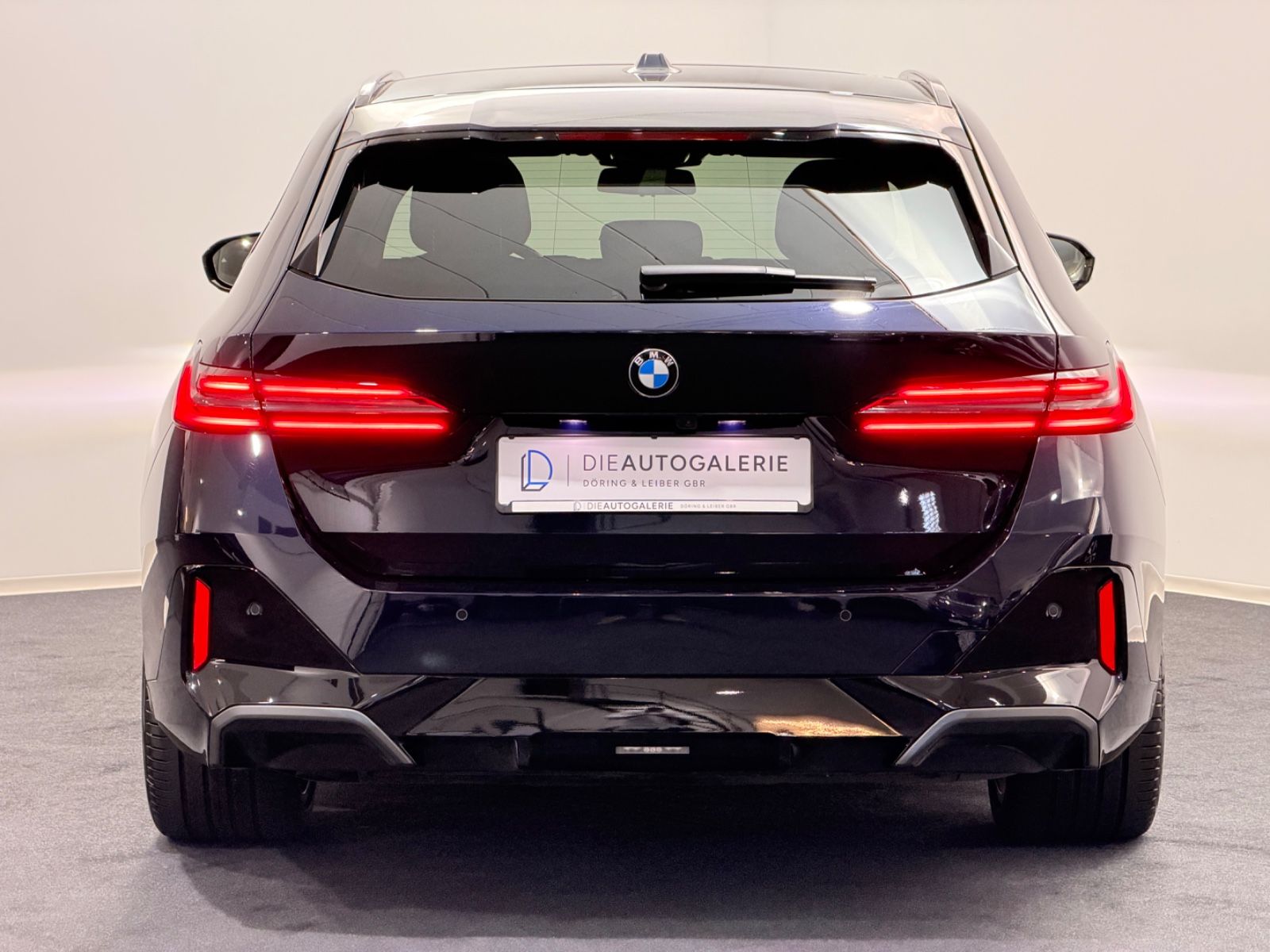 BMW 520 2024 г. Чёрный, пробег 55695 км