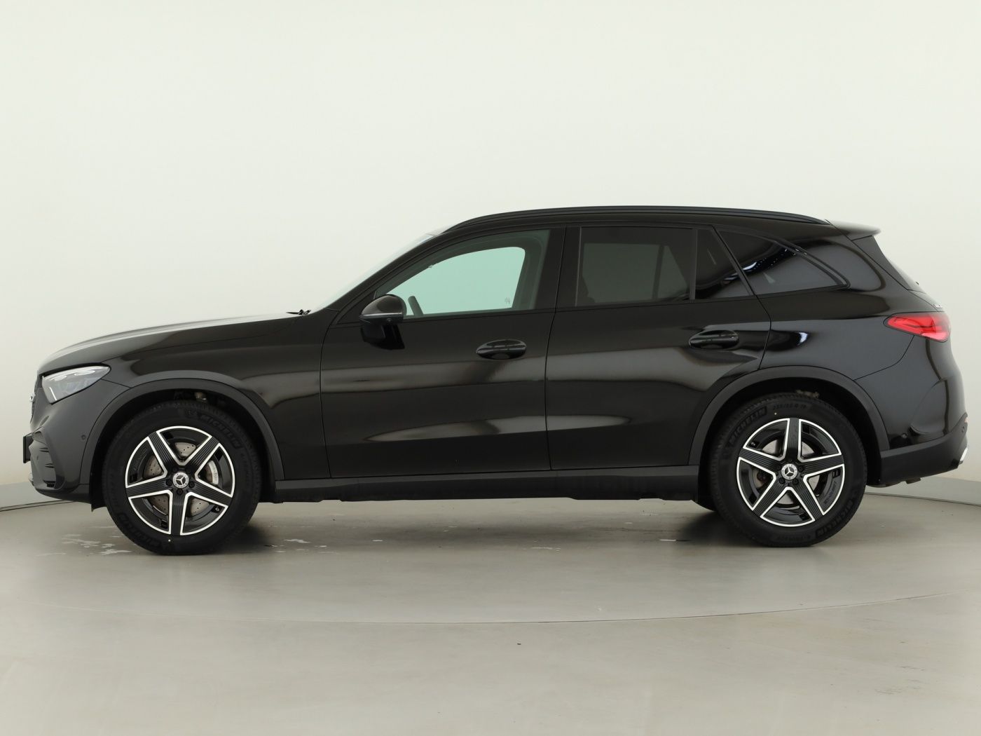 Mercedes-Benz GLC 220 2026 г. Чёрный, пробег 23167 км