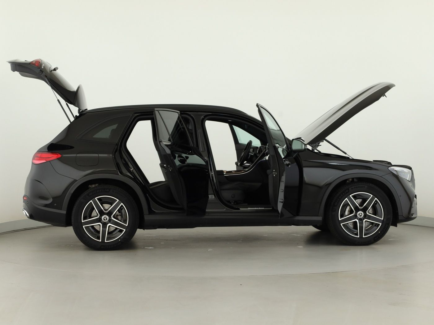 Mercedes-Benz GLC 220 2026 г. Чёрный, пробег 23167 км