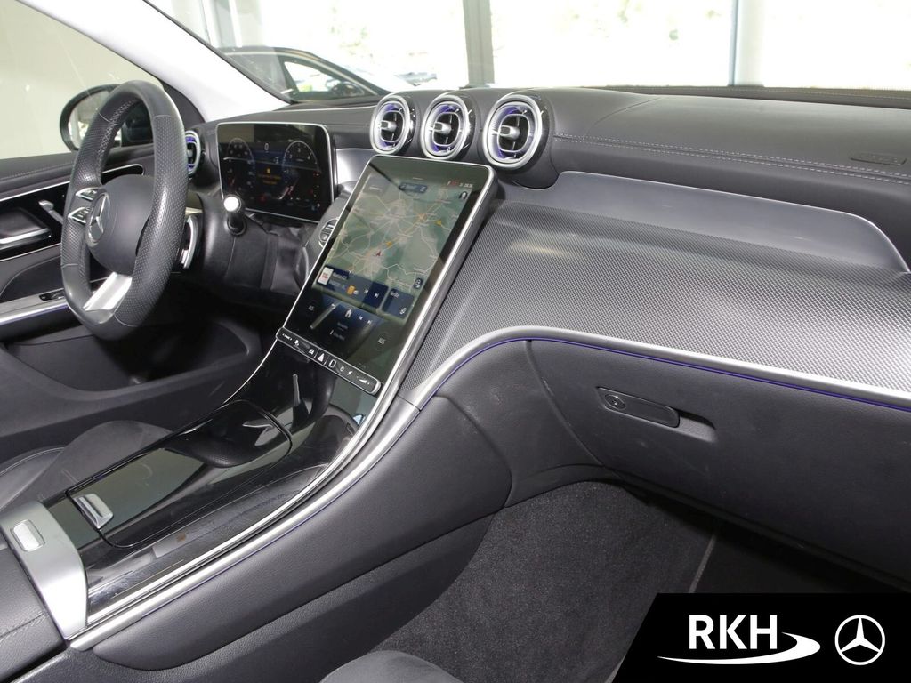 Mercedes-Benz GLC 220 2025 г. Красный, пробег 18710 км