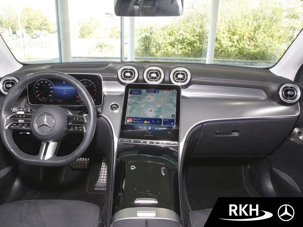 Mercedes-Benz GLC 220 2025 г. Красный, пробег 18710 км