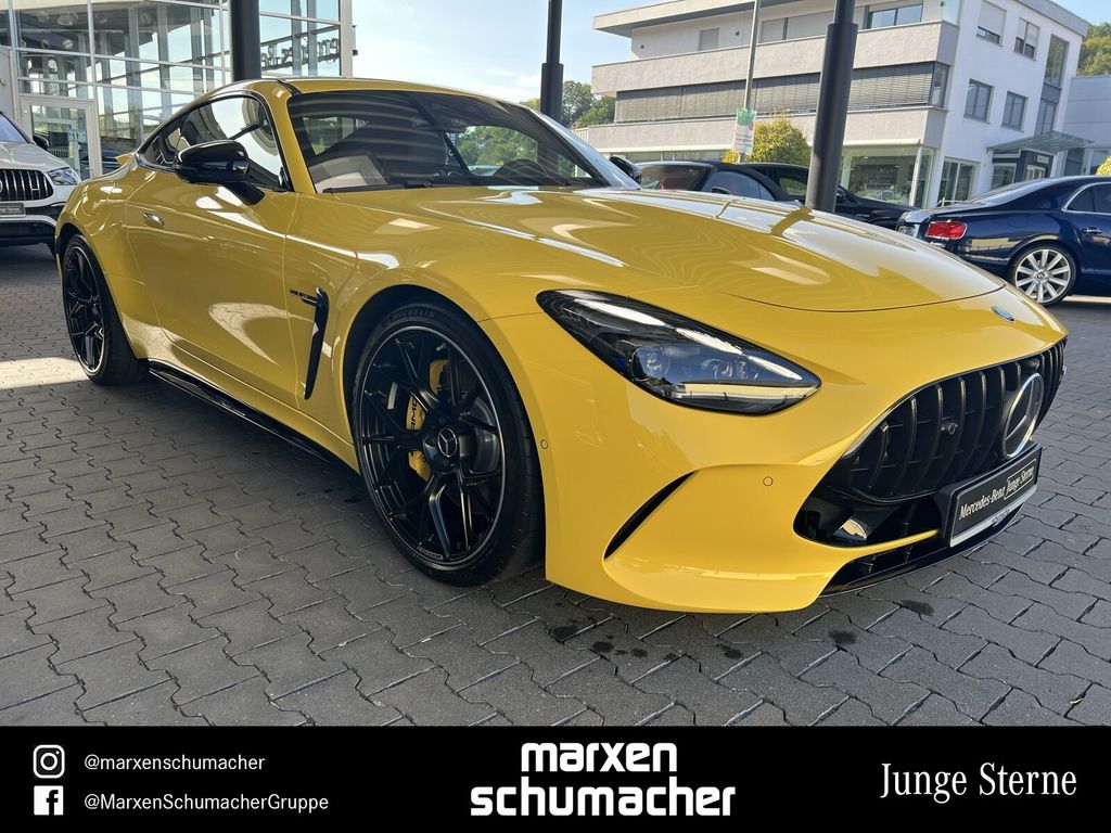 Mercedes-Benz AMG GT 2023 г. Жёлтый, пробег 7520 км