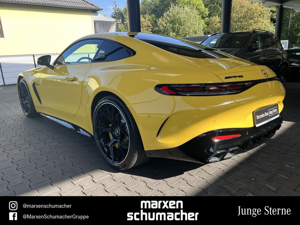 Mercedes-Benz AMG GT 2023 г. Жёлтый, пробег 7520 км