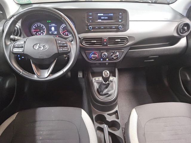 Hyundai i10 2021 г. Зелёный, пробег 44206 км
