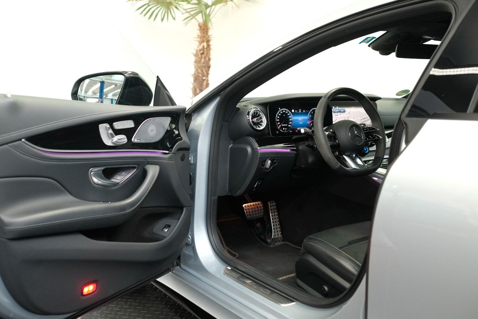 Mercedes-Benz AMG GT 2024 г. Серебристый, пробег 35990 км