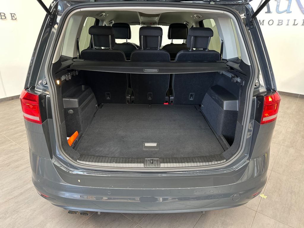 Volkswagen Touran 2022 г. Серый, пробег 59750 км