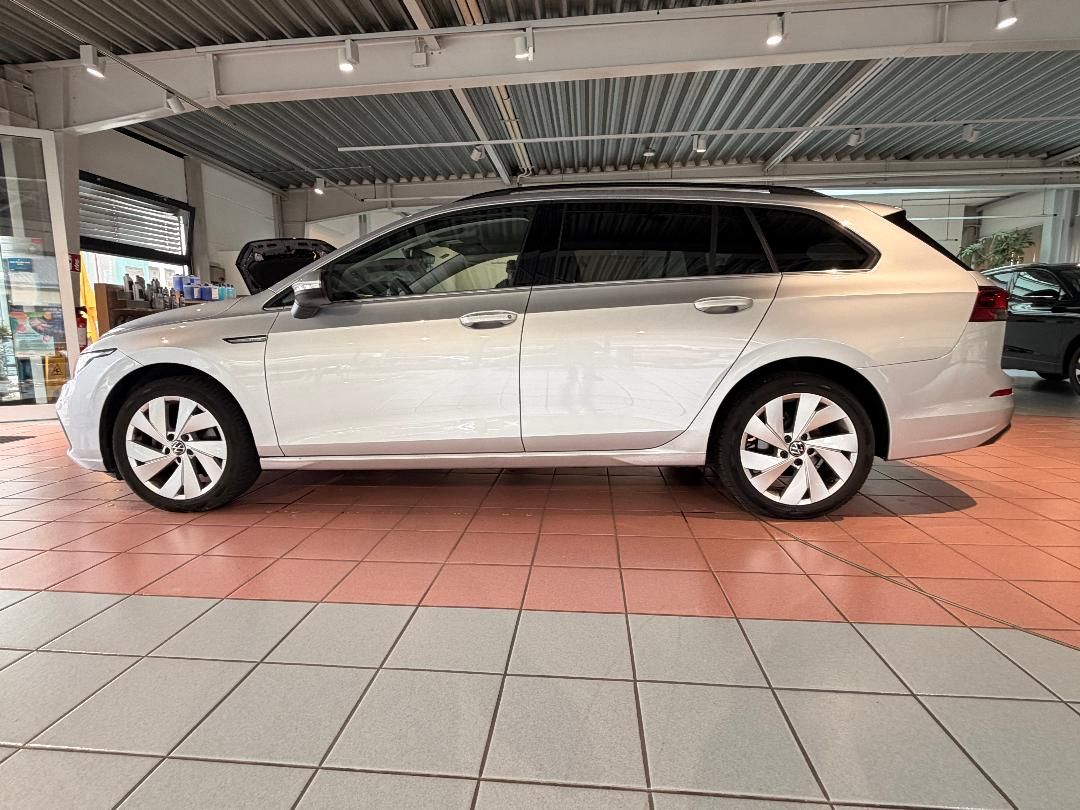 Volkswagen Golf 2022 г. Серебристый, пробег 45058 км