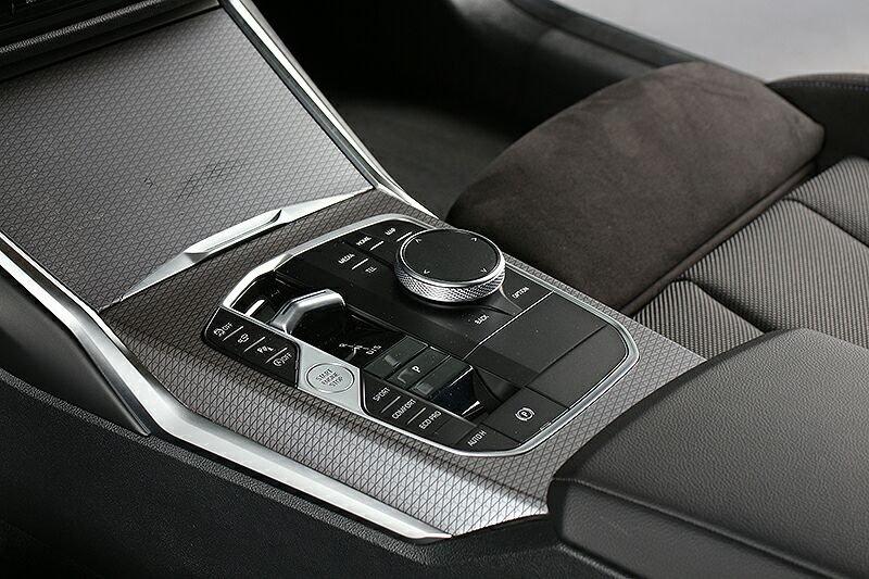 BMW 320 2025 г. Чёрный, пробег 53700 км