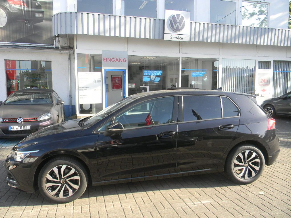 Volkswagen Golf 2023 г. Чёрный, пробег 38800 км