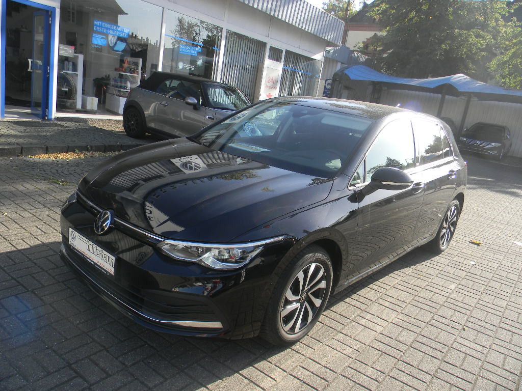 Volkswagen Golf 2023 г. Чёрный, пробег 38800 км