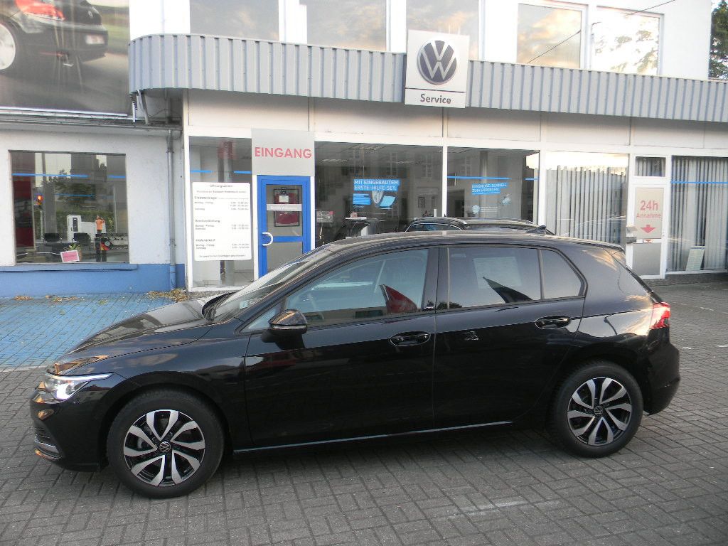 Volkswagen Golf 2023 г. Чёрный, пробег 38800 км