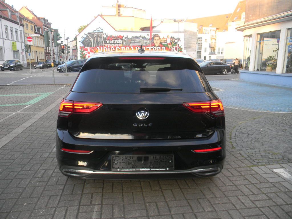 Volkswagen Golf 2023 г. Чёрный, пробег 38800 км