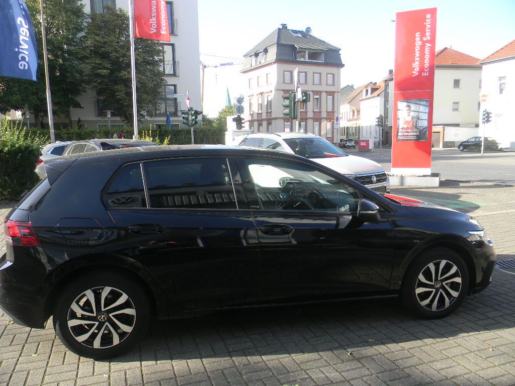 Volkswagen Golf 2023 г. Чёрный, пробег 38800 км