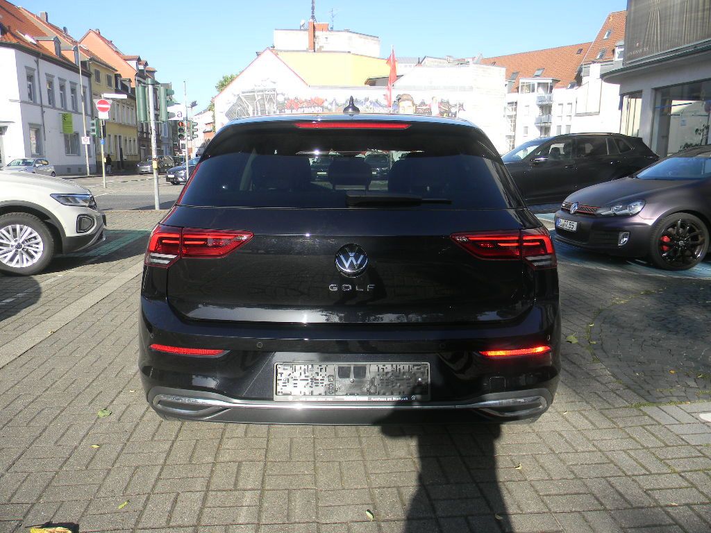 Volkswagen Golf 2023 г. Чёрный, пробег 38800 км