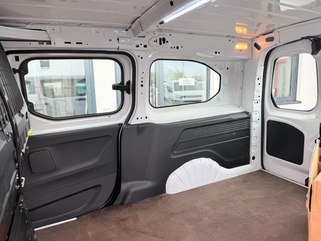 Peugeot Partner 2021 г. Белый, пробег 28000 км
