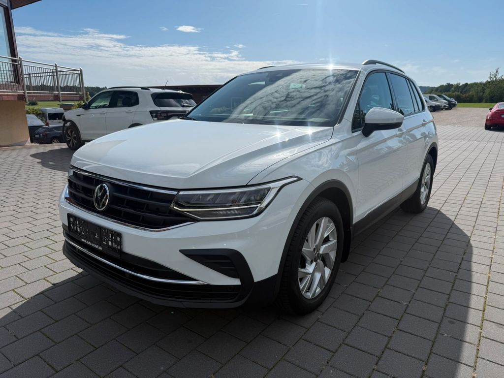 Volkswagen Tiguan 2023 г. Белый, пробег 58243 км