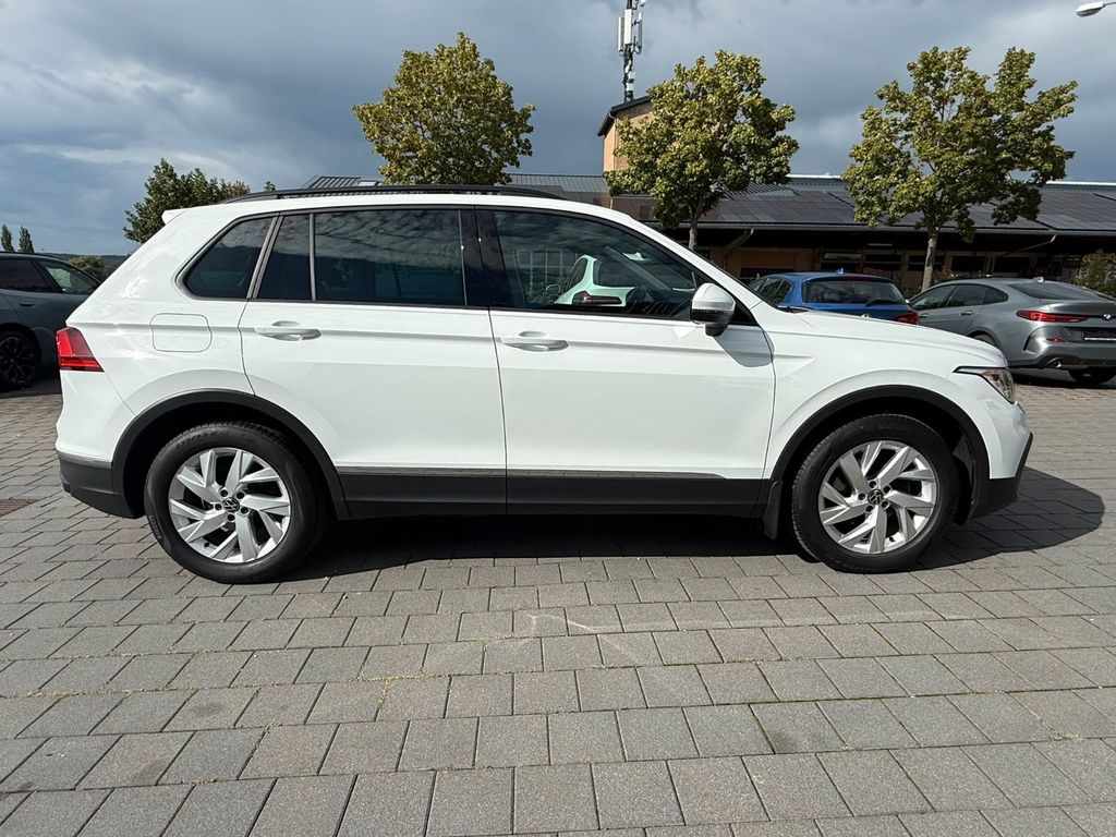 Volkswagen Tiguan 2023 г. Белый, пробег 58243 км