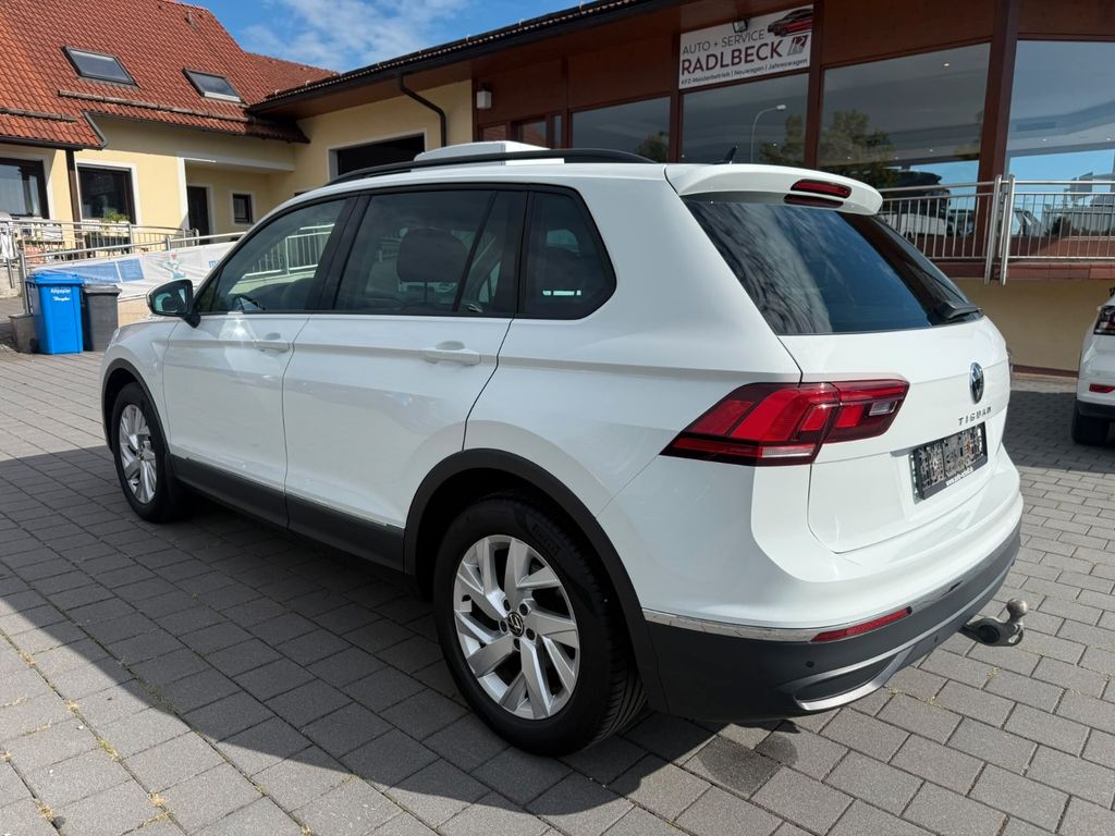 Volkswagen Tiguan 2023 г. Белый, пробег 58243 км