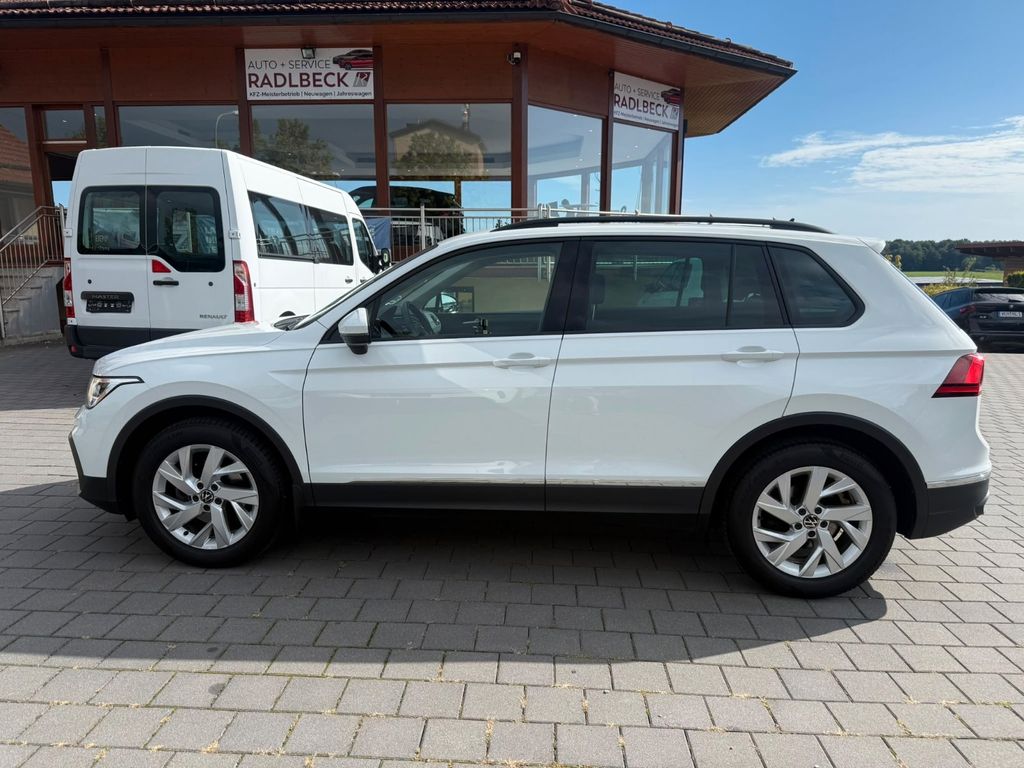 Volkswagen Tiguan 2023 г. Белый, пробег 58243 км