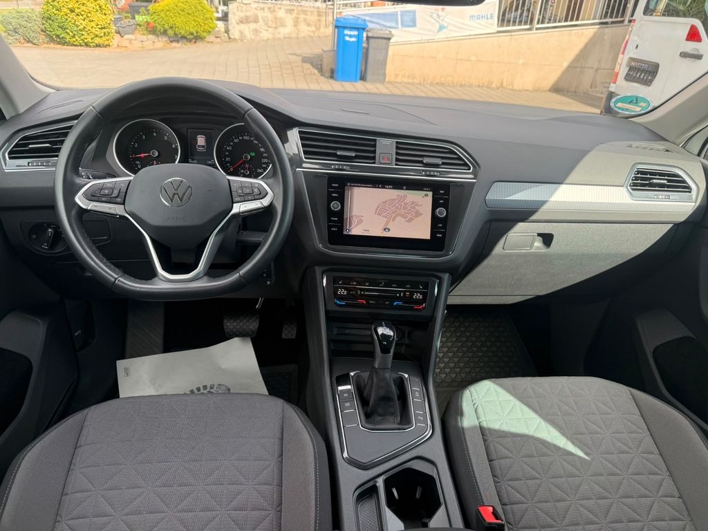 Volkswagen Tiguan 2023 г. Белый, пробег 58243 км