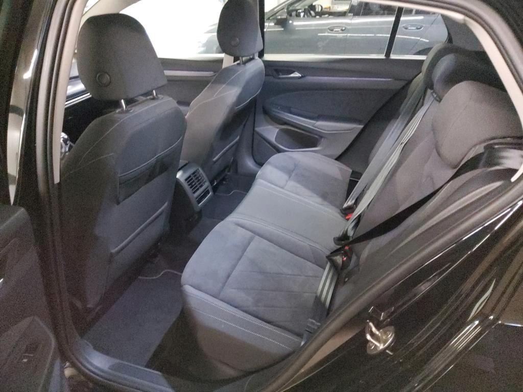 Volkswagen Golf 2024 г. Чёрный, пробег 19511 км