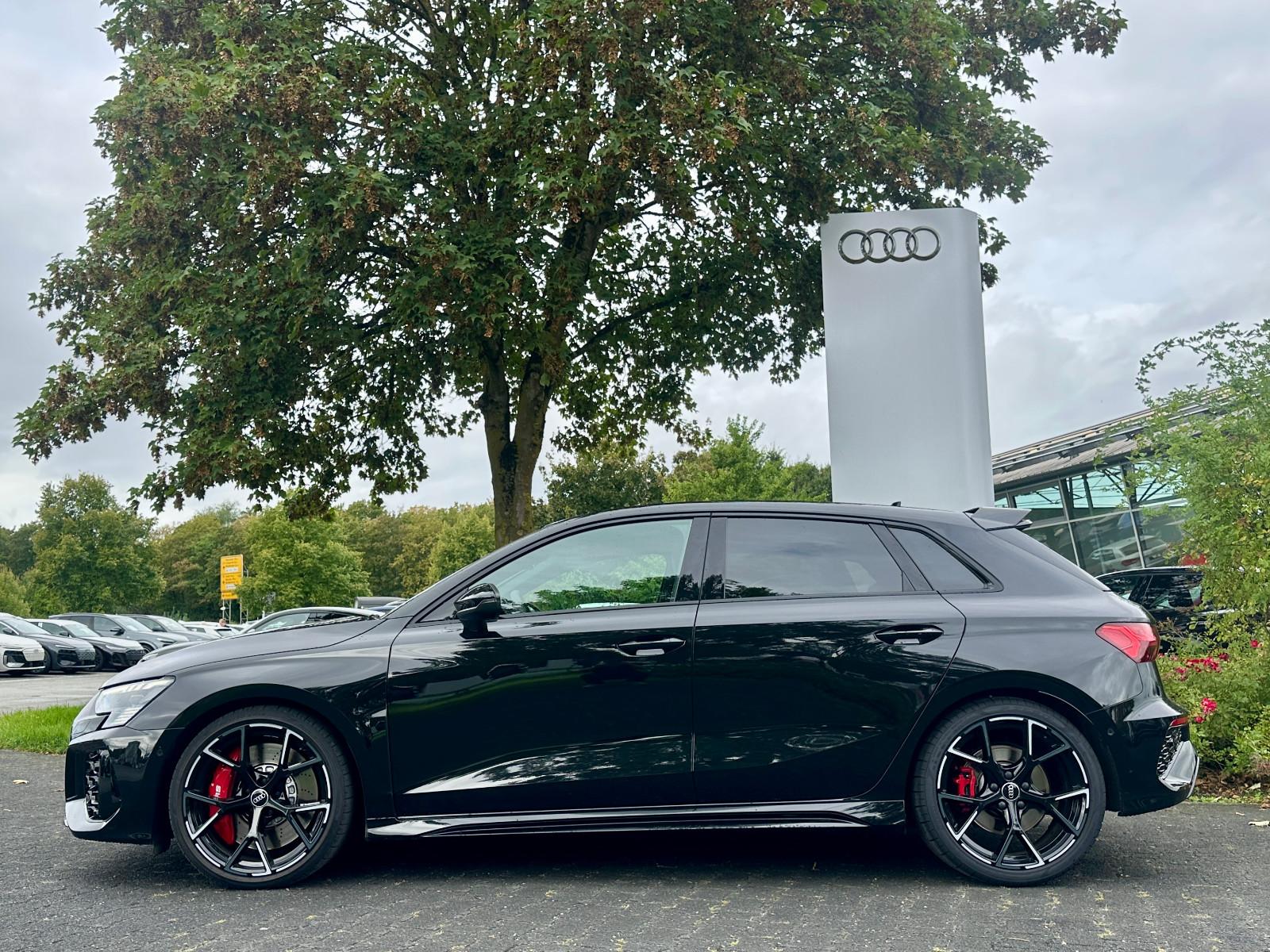 Audi RS3 2023 г. Чёрный, пробег 24290 км