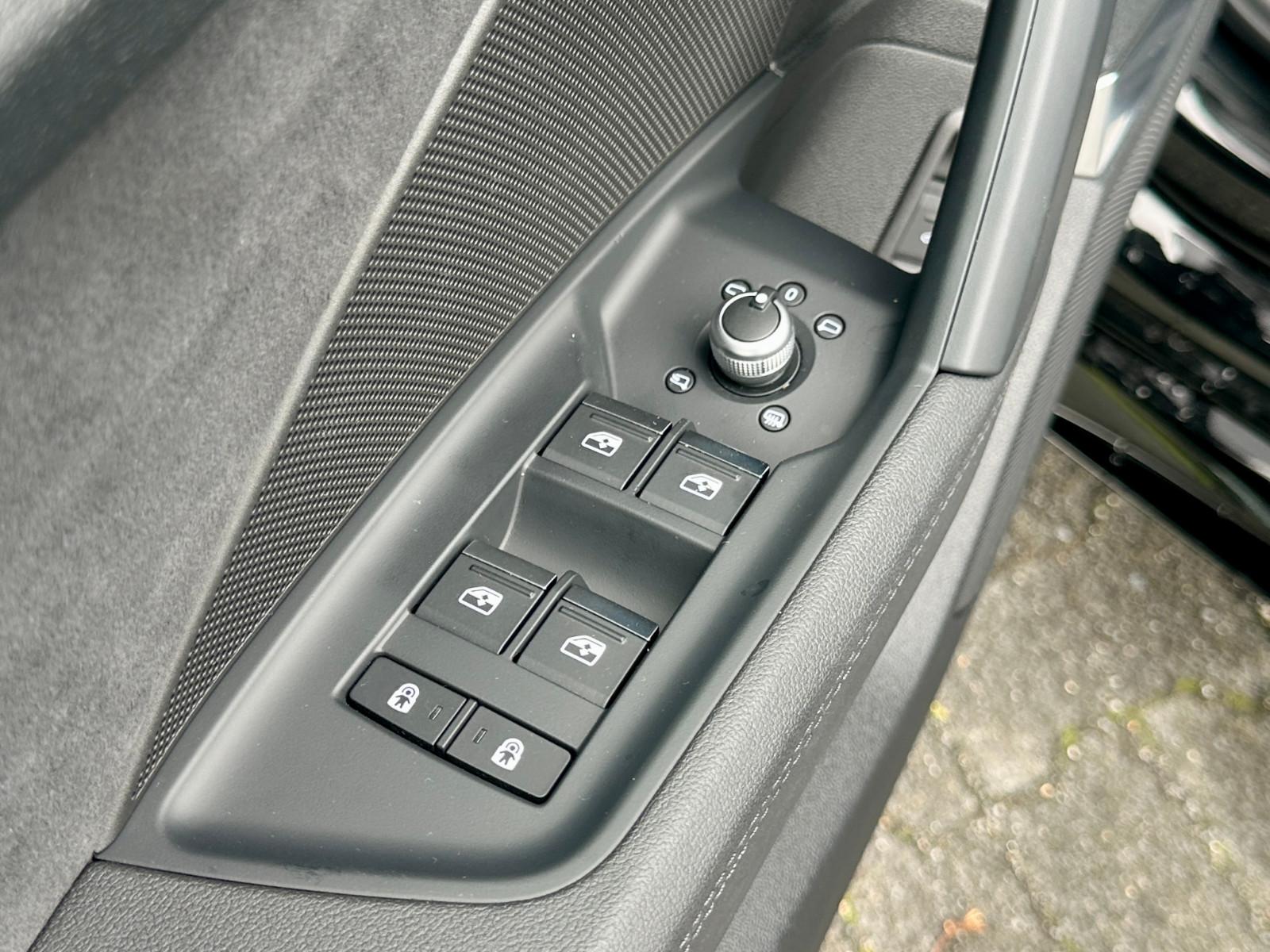 Audi RS3 2023 г. Чёрный, пробег 24290 км