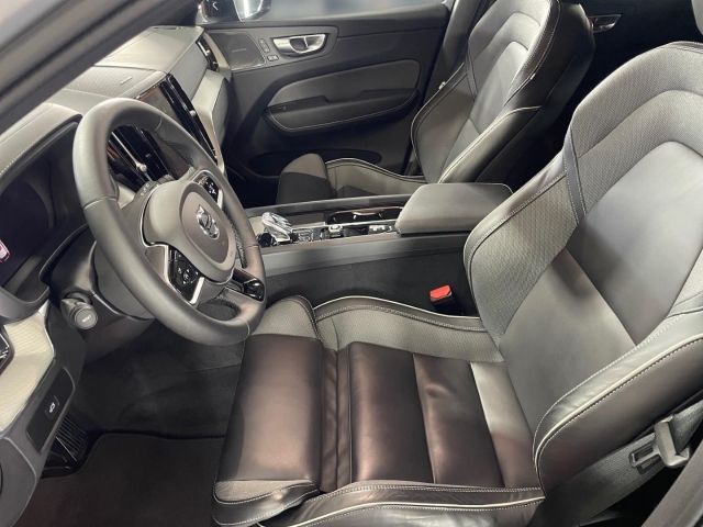 Volvo XC60 2023 г. Серебристый, пробег 47610 км