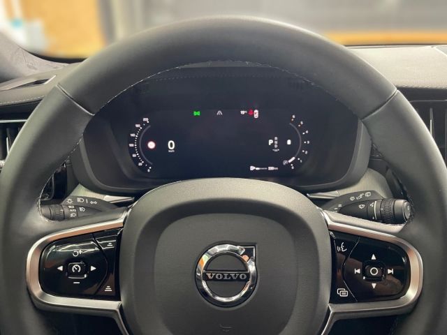 Volvo XC60 2023 г. Серебристый, пробег 47610 км