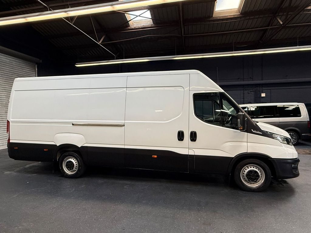 Iveco Massif 2022 г. Белый, пробег 54000 км
